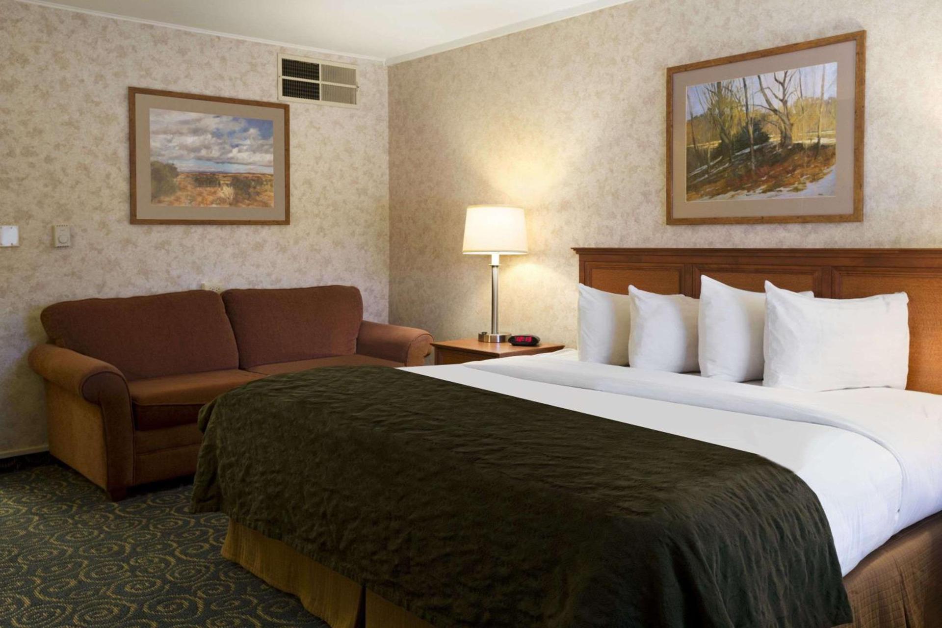 Days Inn & Suites by Wyndham Trinidad photo 12