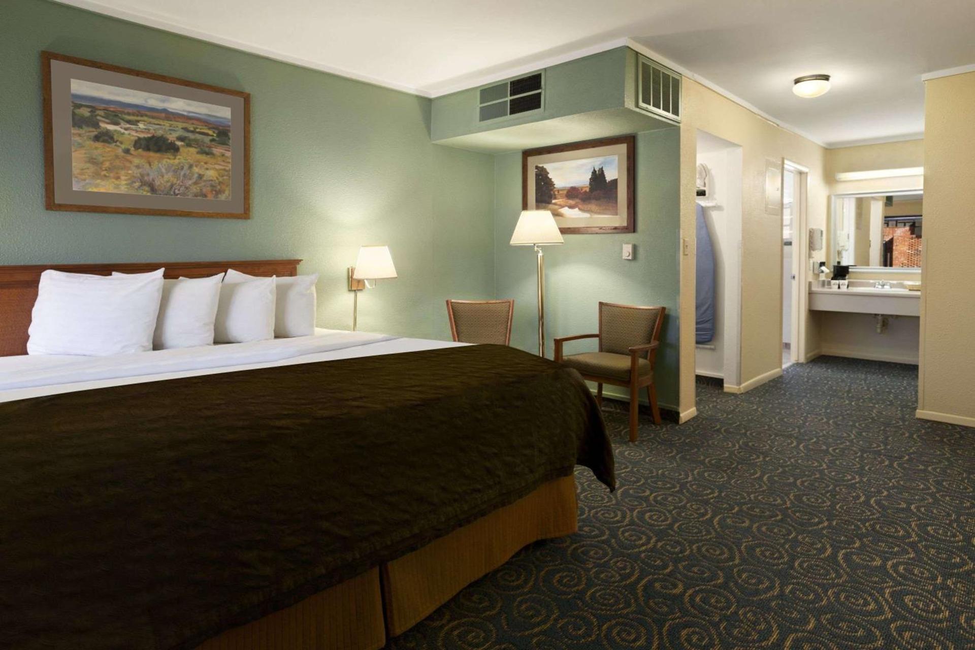 Days Inn & Suites by Wyndham Trinidad photo 7