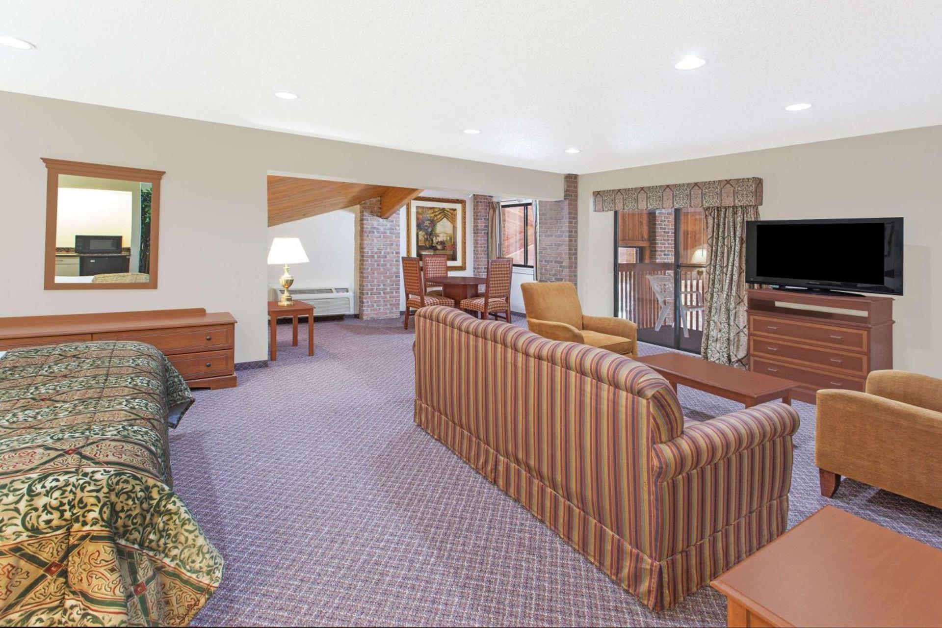 Baymont by Wyndham Smyrna photo 13