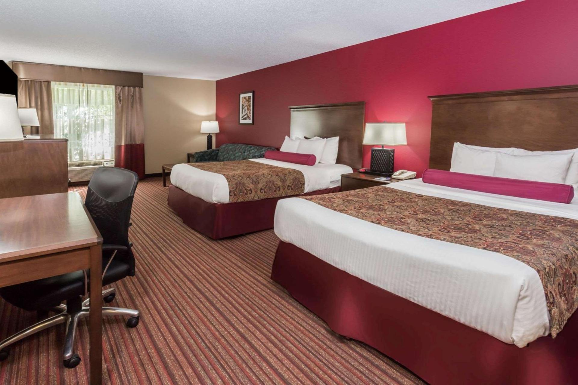 Baymont by Wyndham Mequon Milwaukee Area photo 41