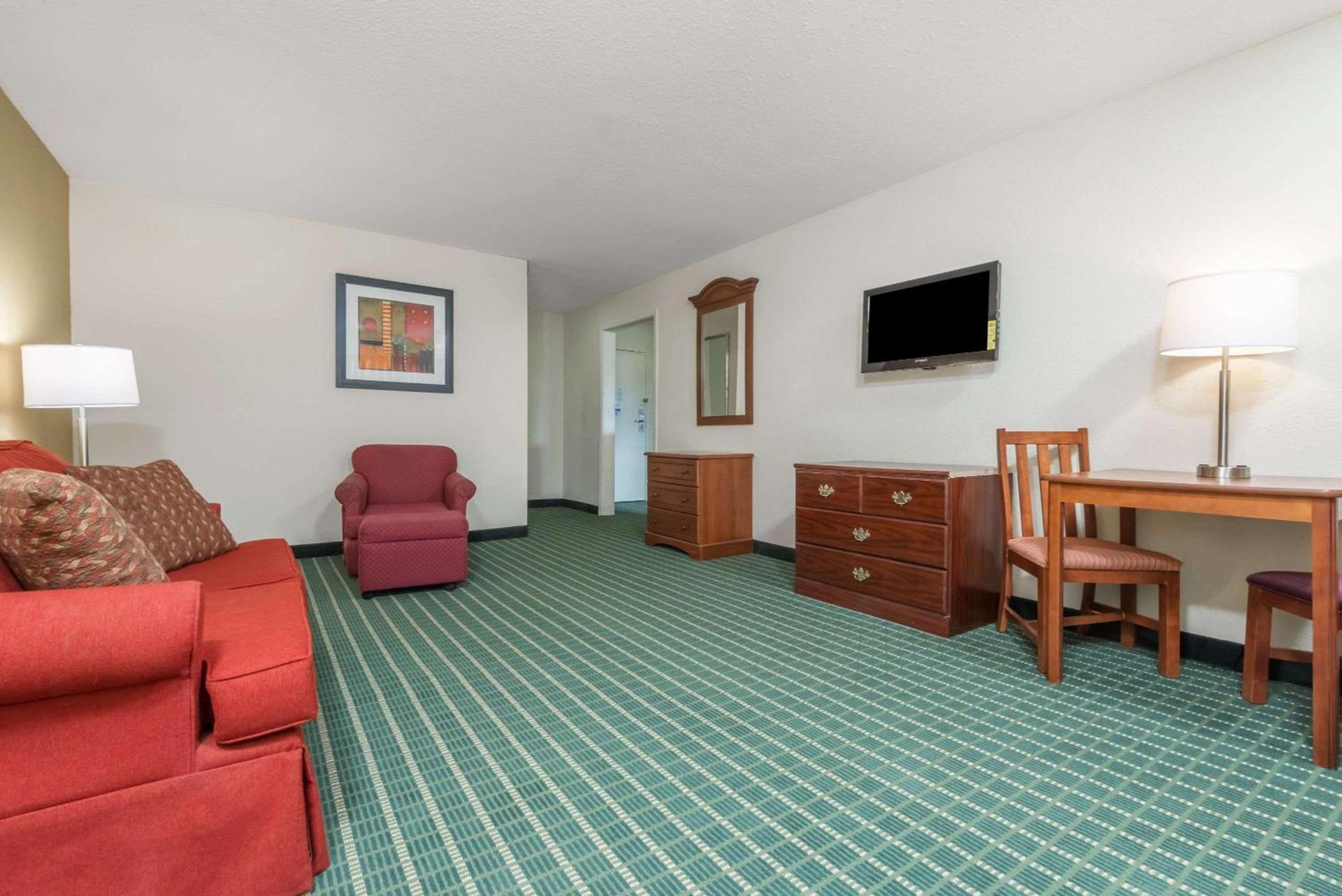 Baymont by Wyndham Kokomo photo 13