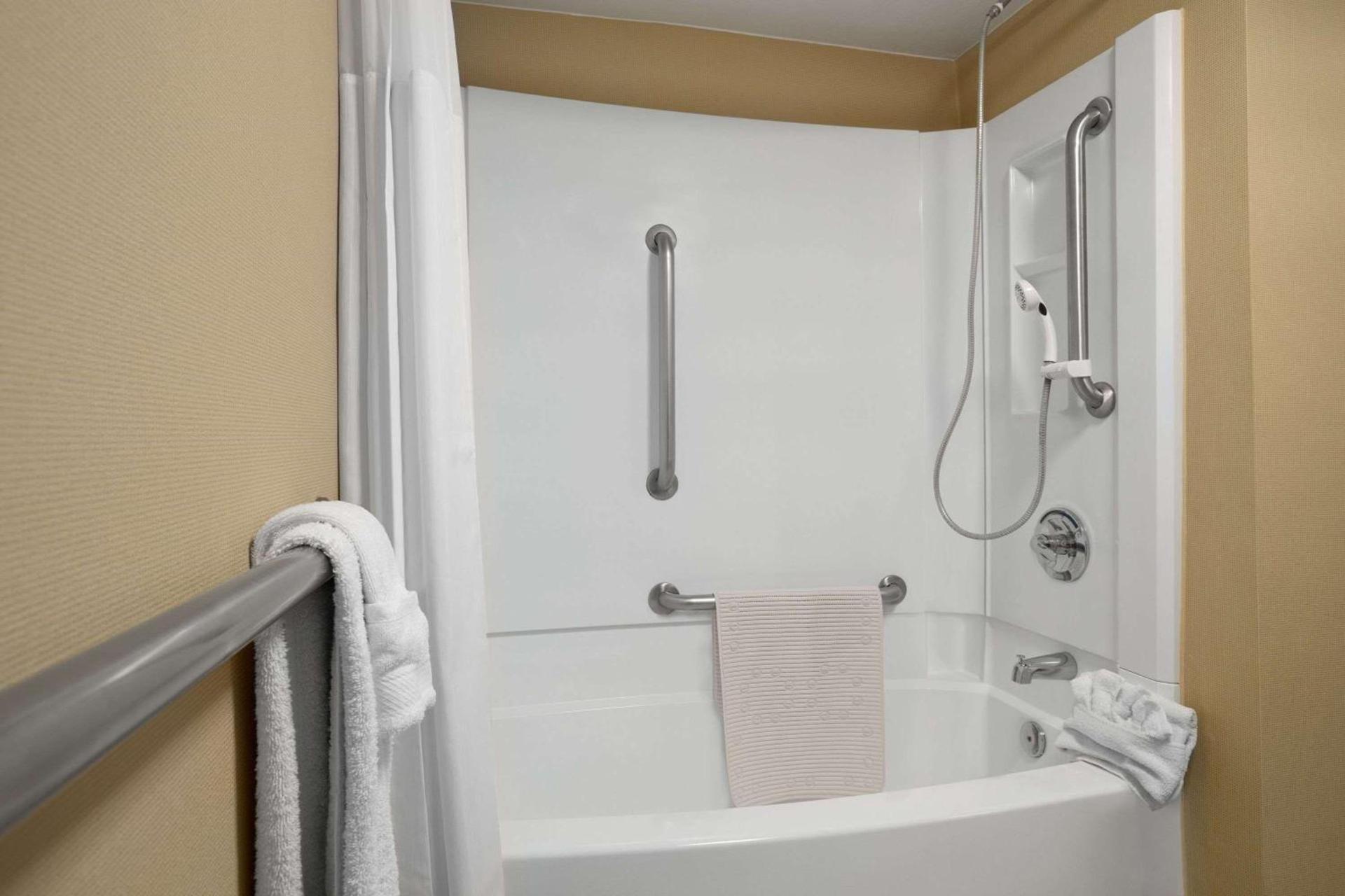 Days Inn by Wyndham Las Cruces photo 9