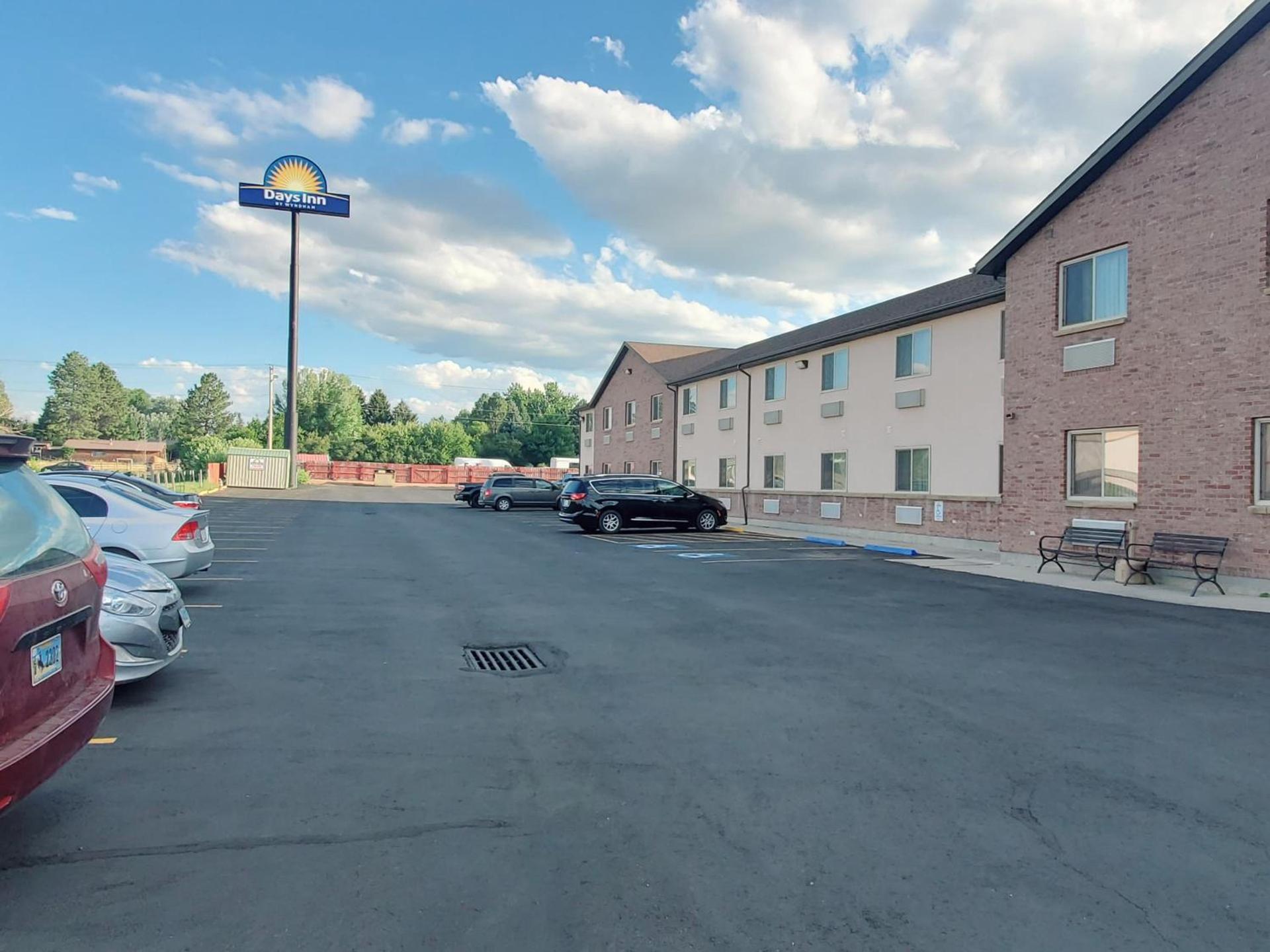 Days Inn by Wyndham Sheridan photo 2