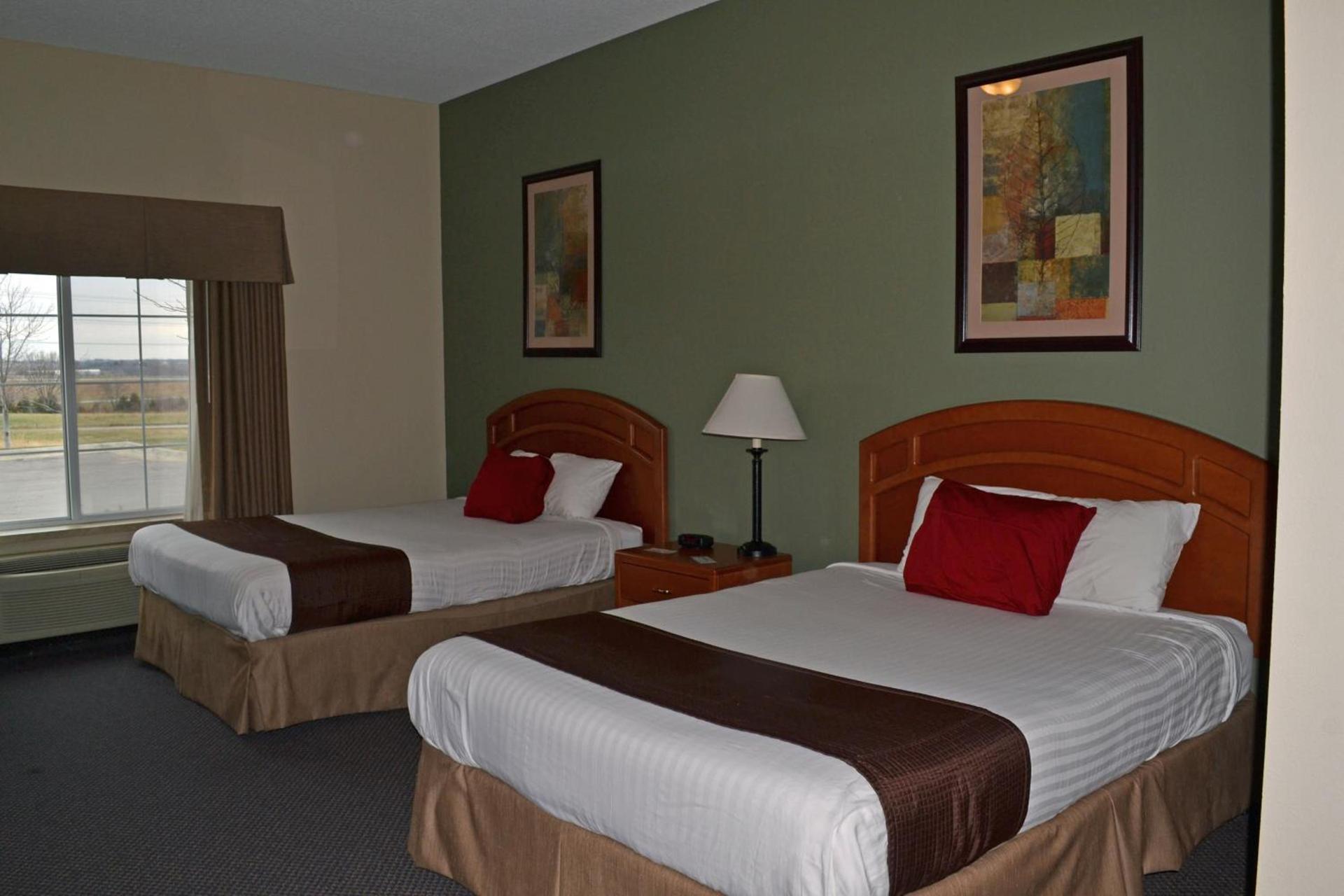 Paola Inn and Suites photo 19