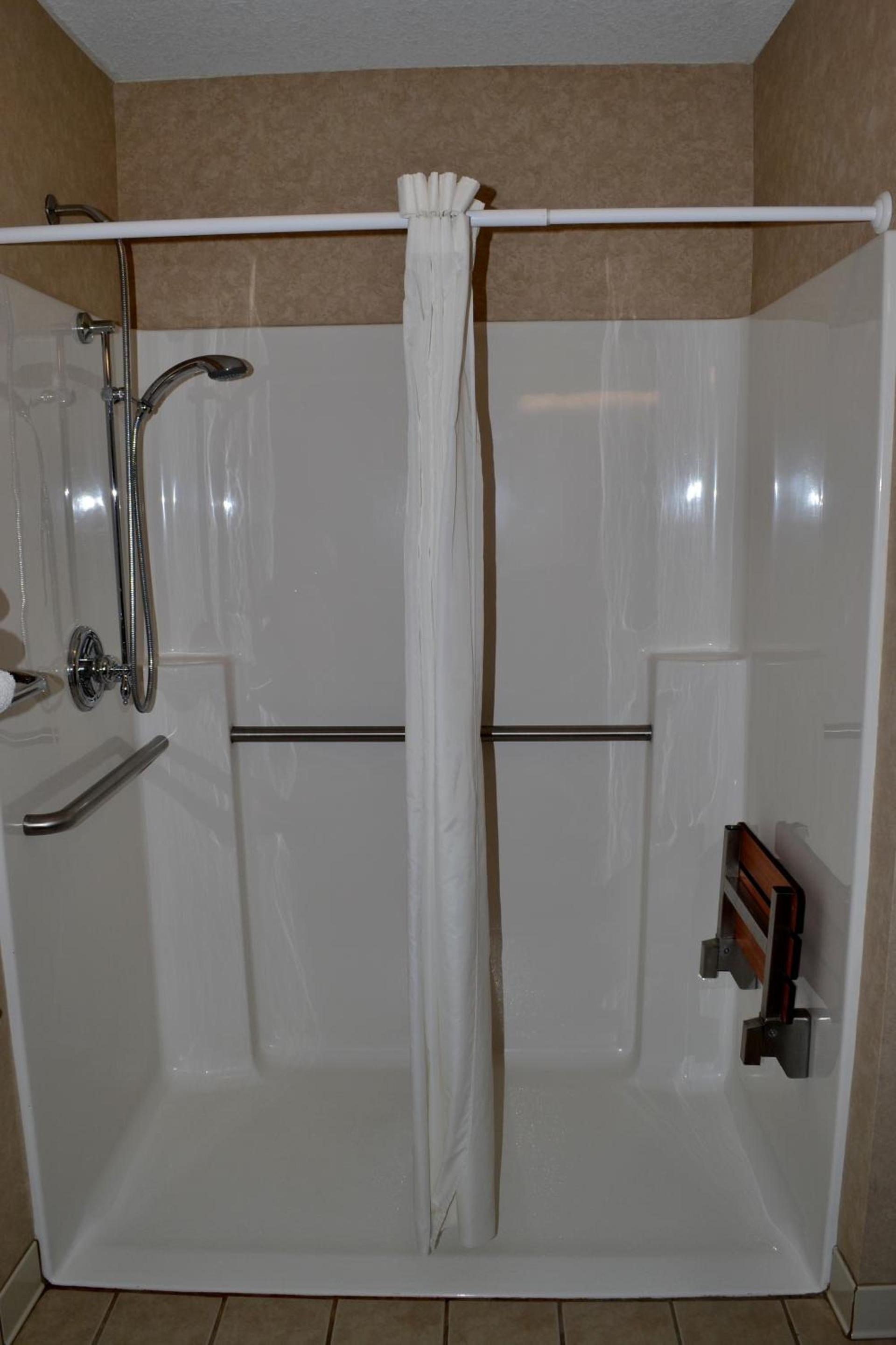 Paola Inn and Suites photo 20