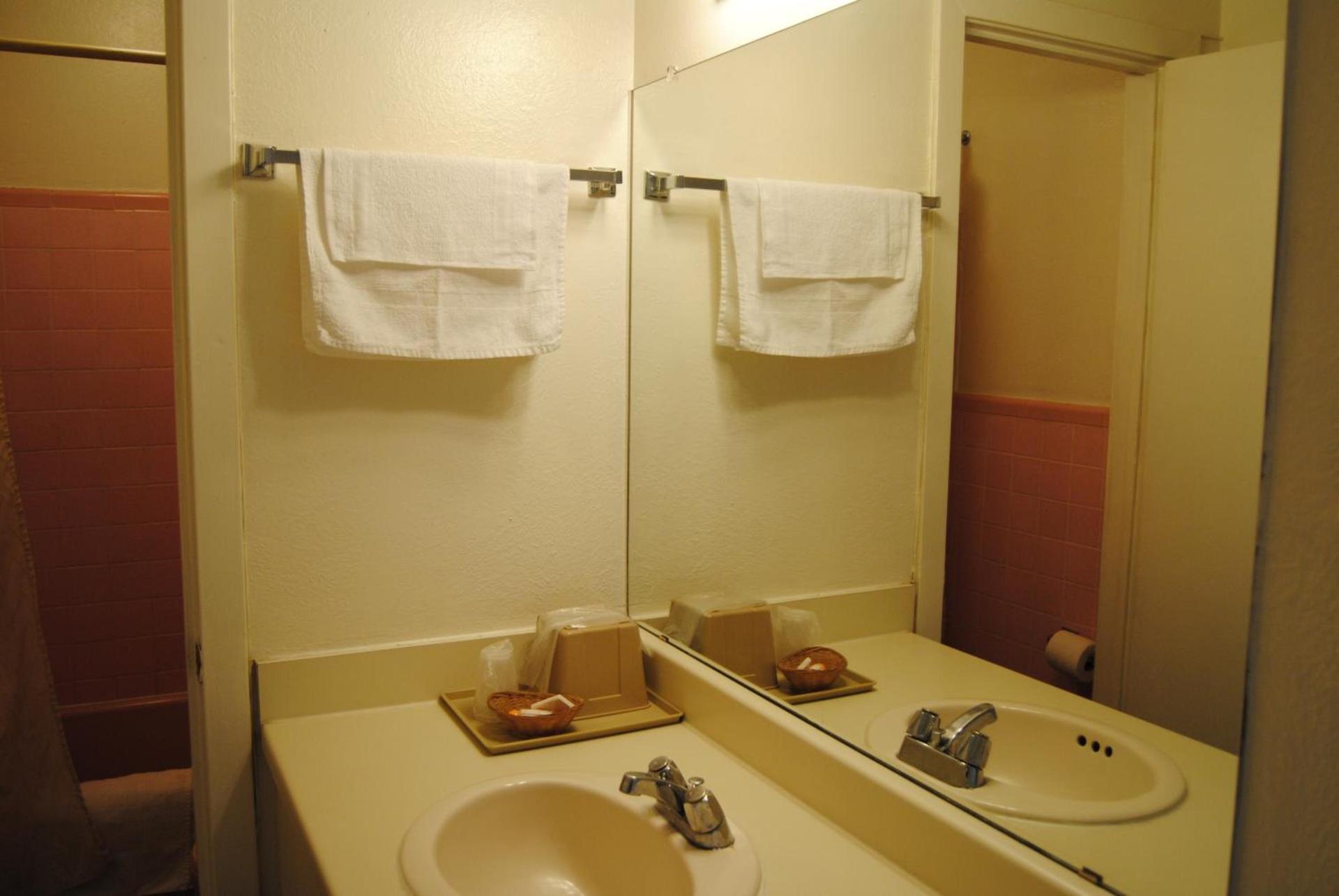 La Vista Inn photo 18