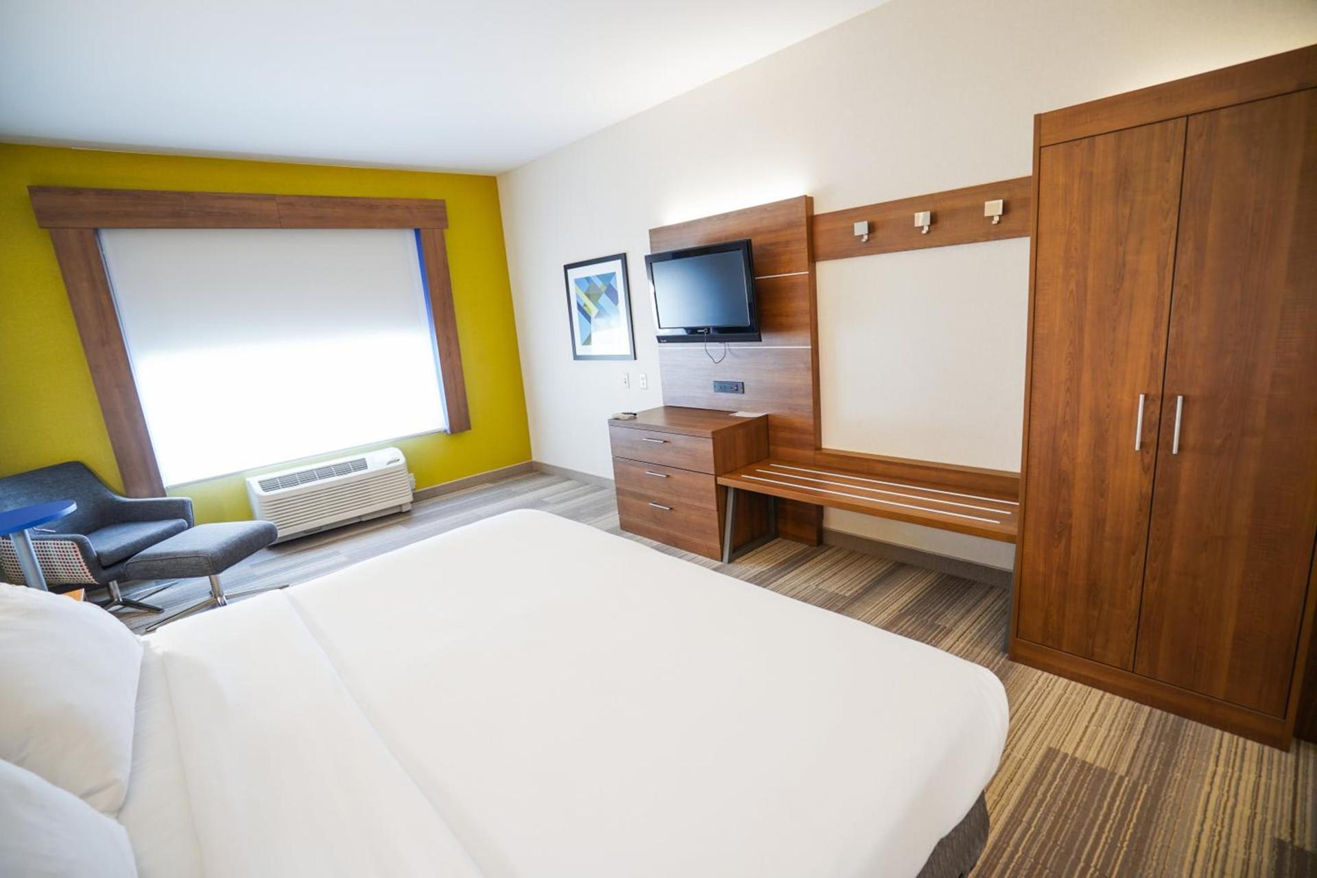 Holiday Inn Express Hotel & Suites Ontario by IHG photo 6