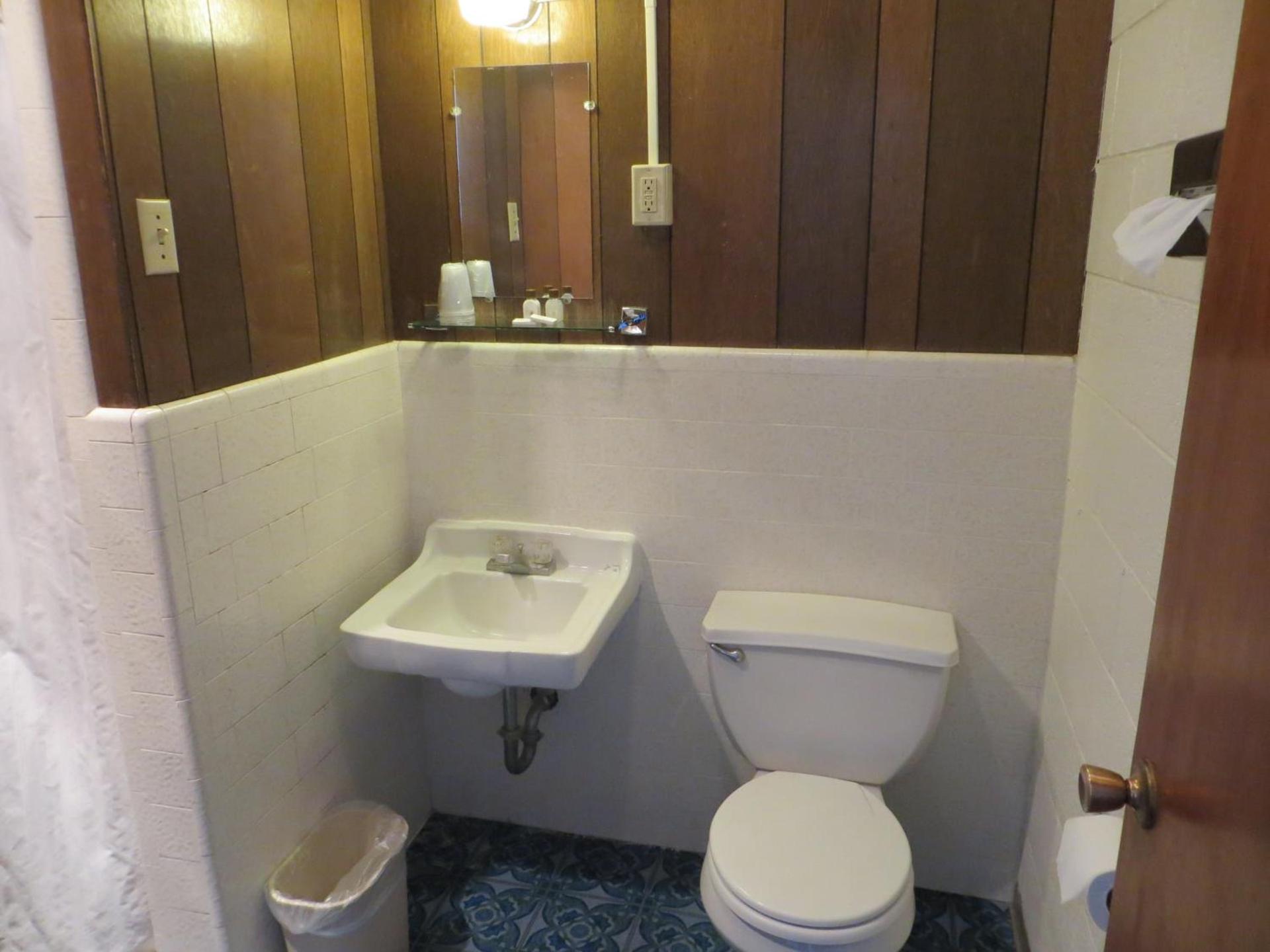 Alamo Inn photo 31