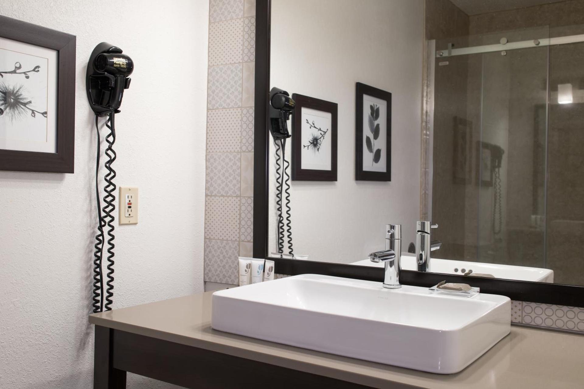 Country Inn & Suites by Radisson, Platteville, WI photo 17