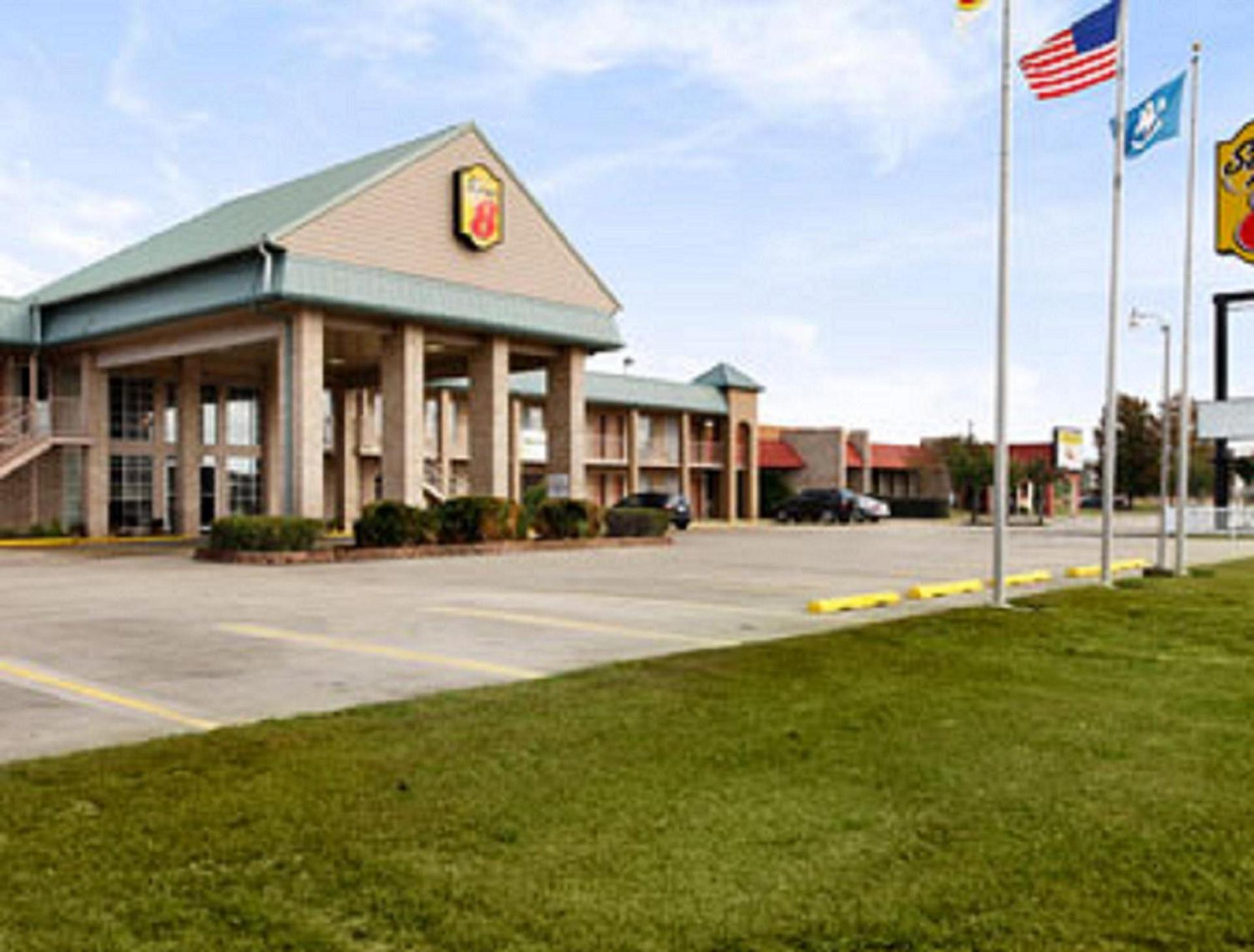 Super 8 by Wyndham New Iberia photo 7