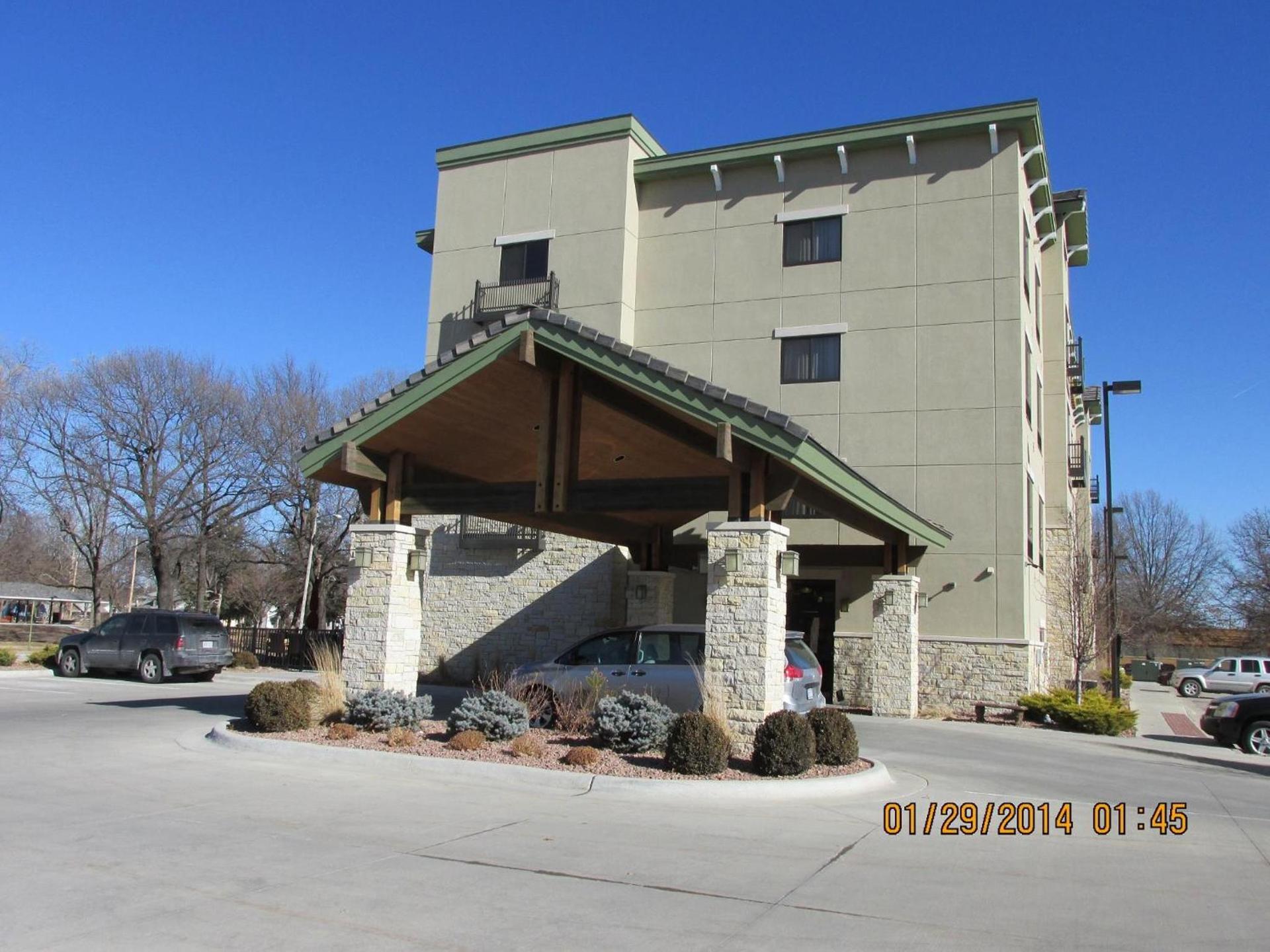 Parkwood Inn & Suites photo 3