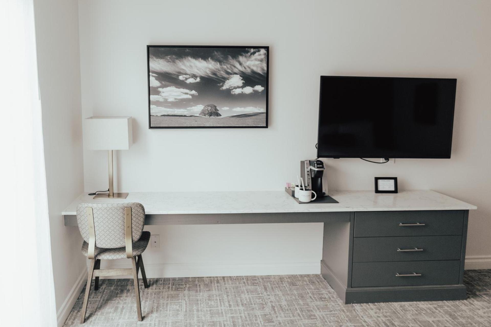 Vinland Hotel and Lounge photo 58