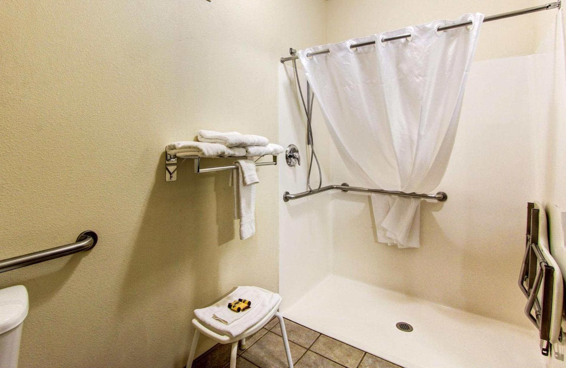 Best Western PLUS Vancouver Mall Drive photo 17