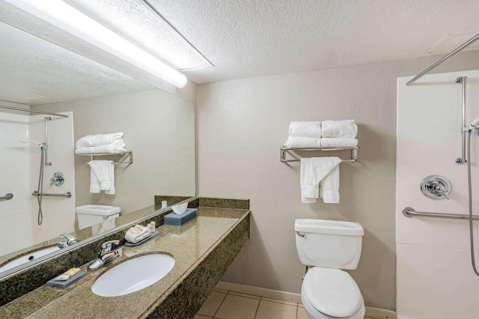 La Quinta Inn by Wyndham El Dorado photo 54
