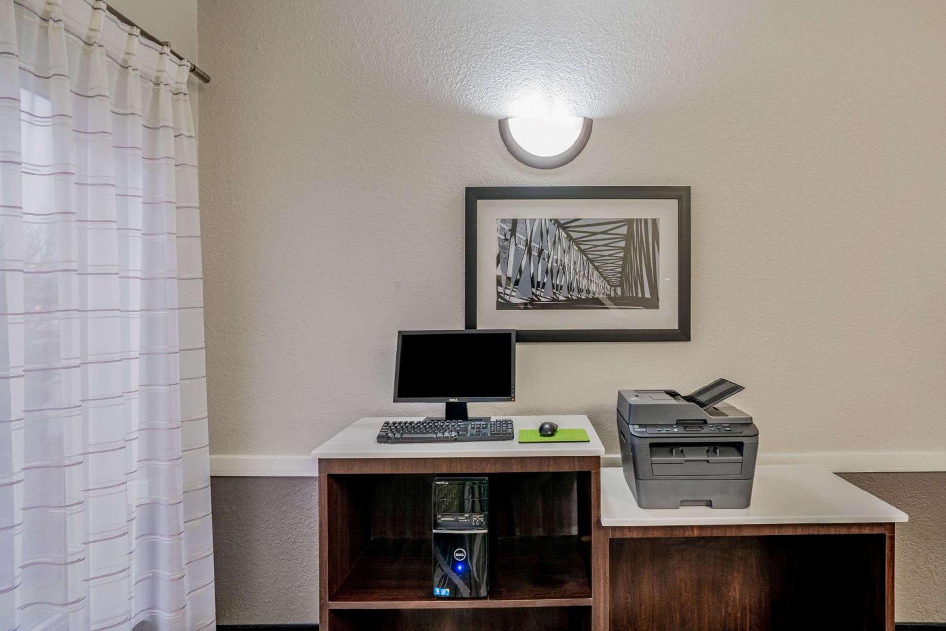 La Quinta Inn by Wyndham El Dorado photo 42