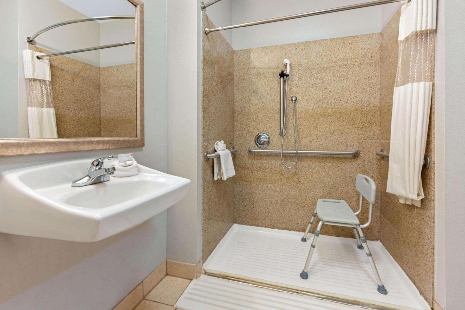 La Quinta by Wyndham Bridge City-Orange photo 57