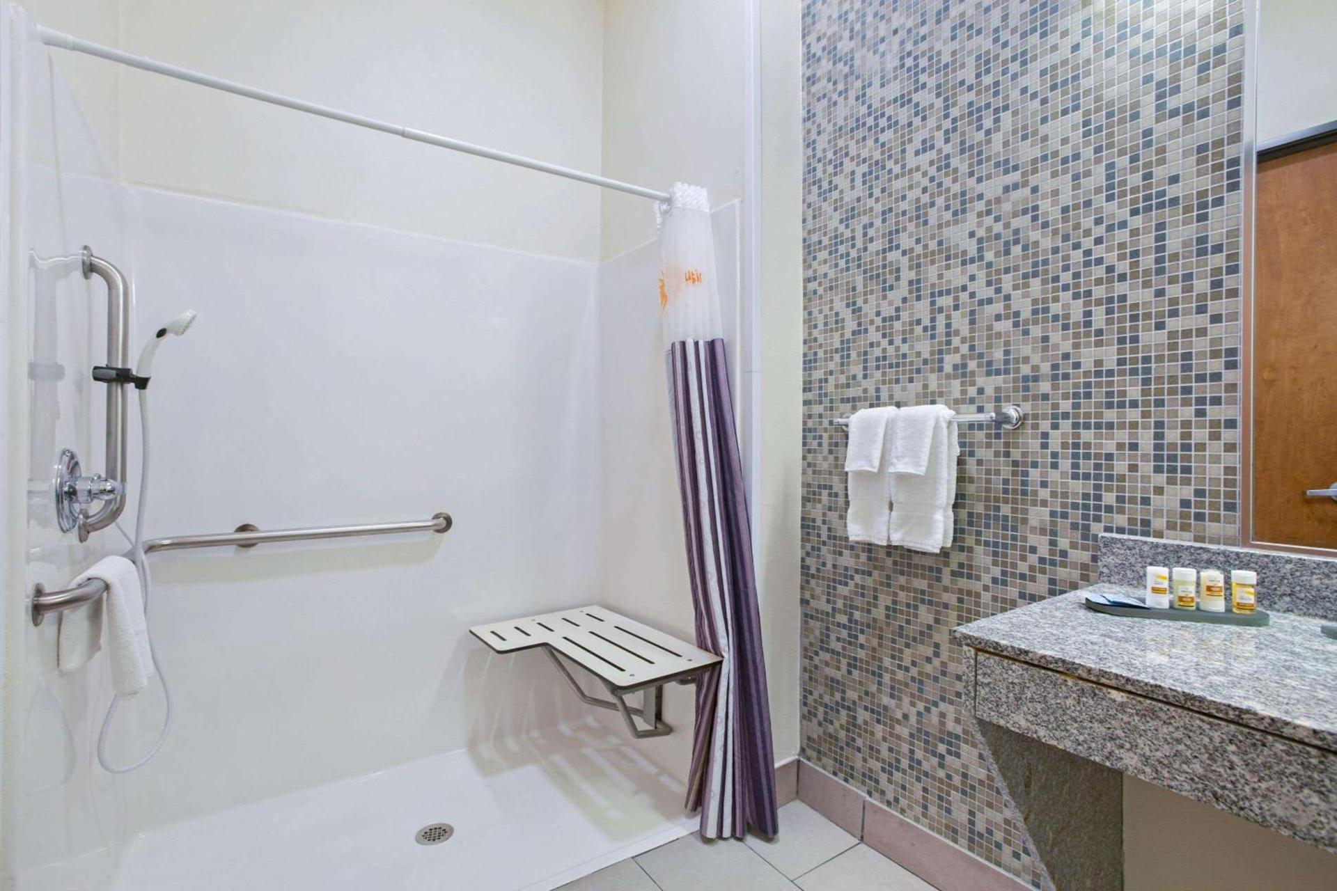 La Quinta by Wyndham Austin NW/Lakeline Mall photo 42