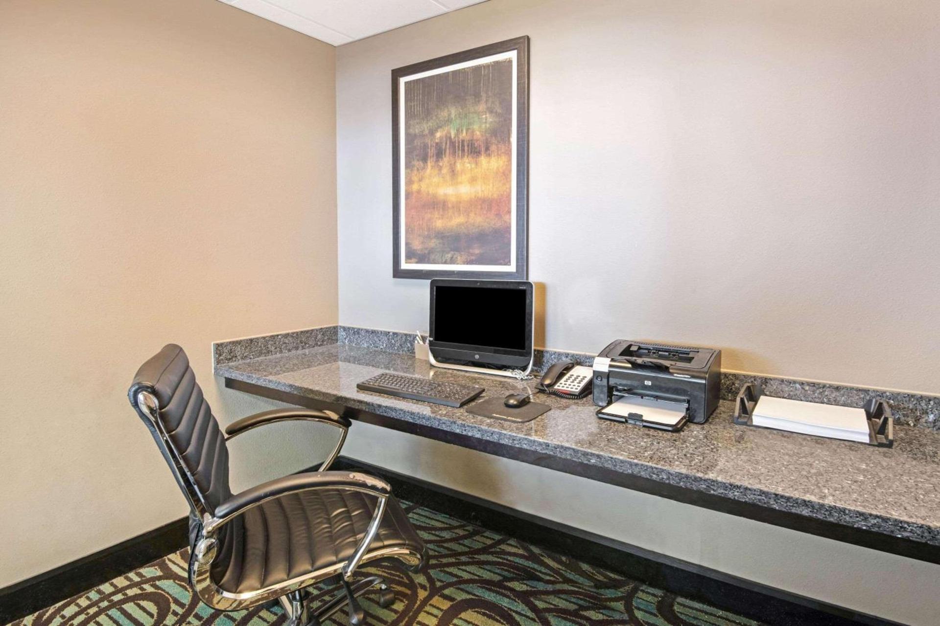 La Quinta Inn & Suites by Wyndham Durant photo 68