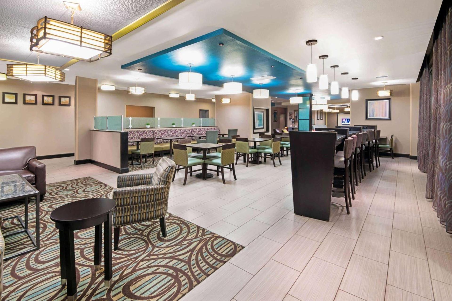 La Quinta Inn & Suites by Wyndham Durant photo 71