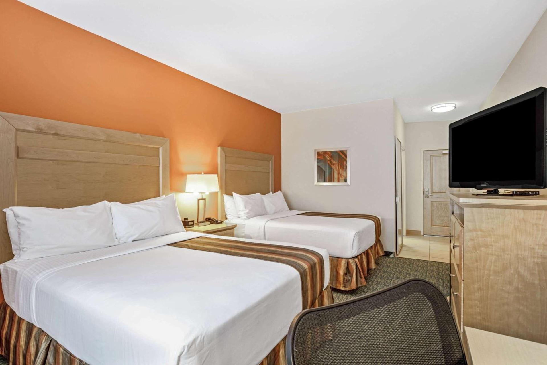 La Quinta by Wyndham Grand Forks photo 41