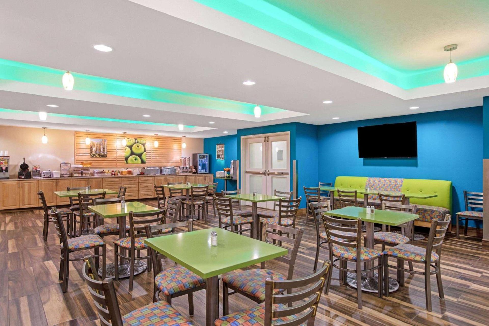 La Quinta by Wyndham Grand Forks photo 45