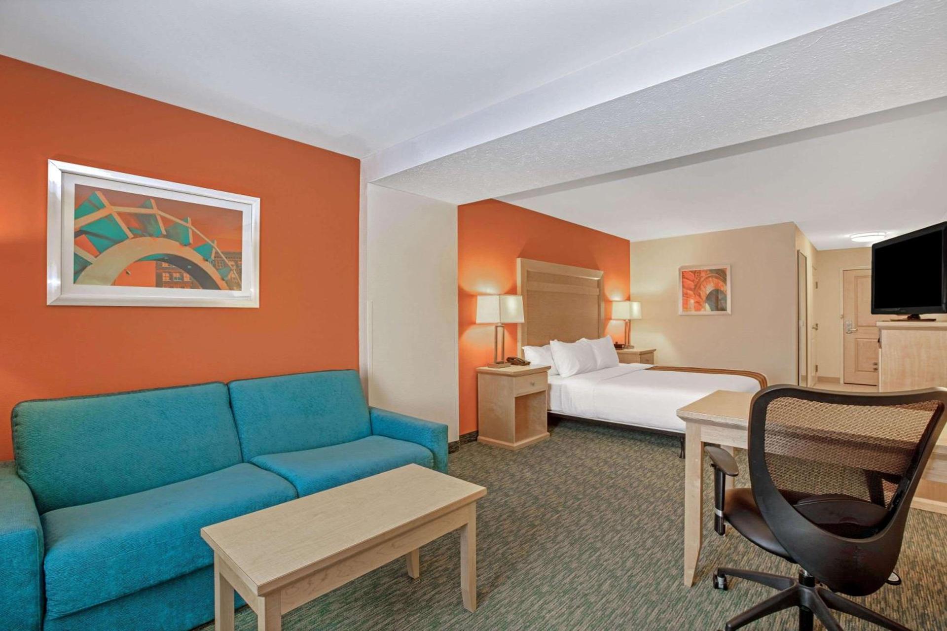 La Quinta by Wyndham Grand Forks photo 38