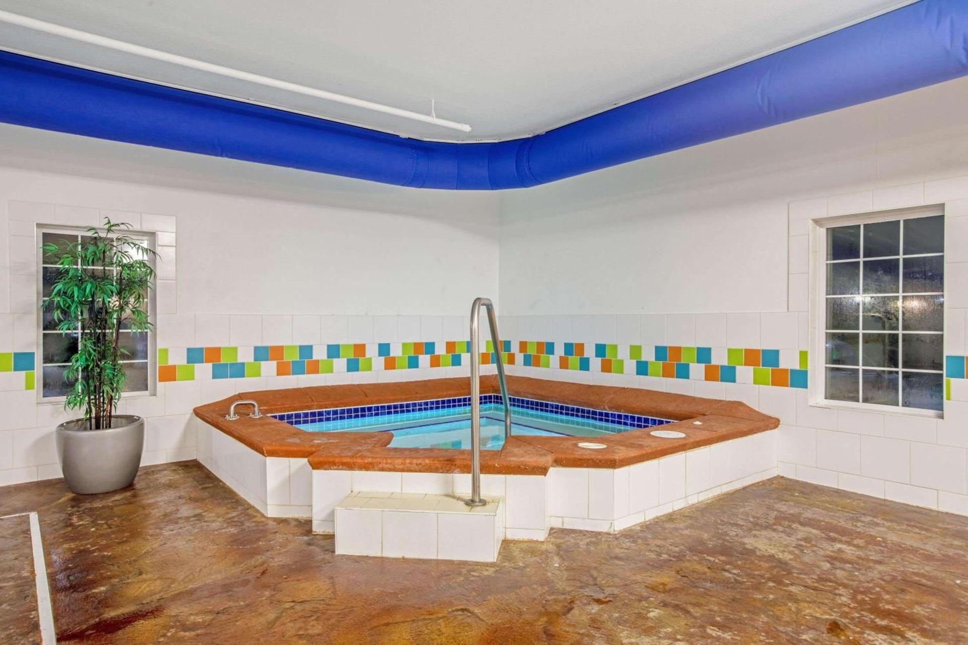 La Quinta by Wyndham Grand Forks photo 28
