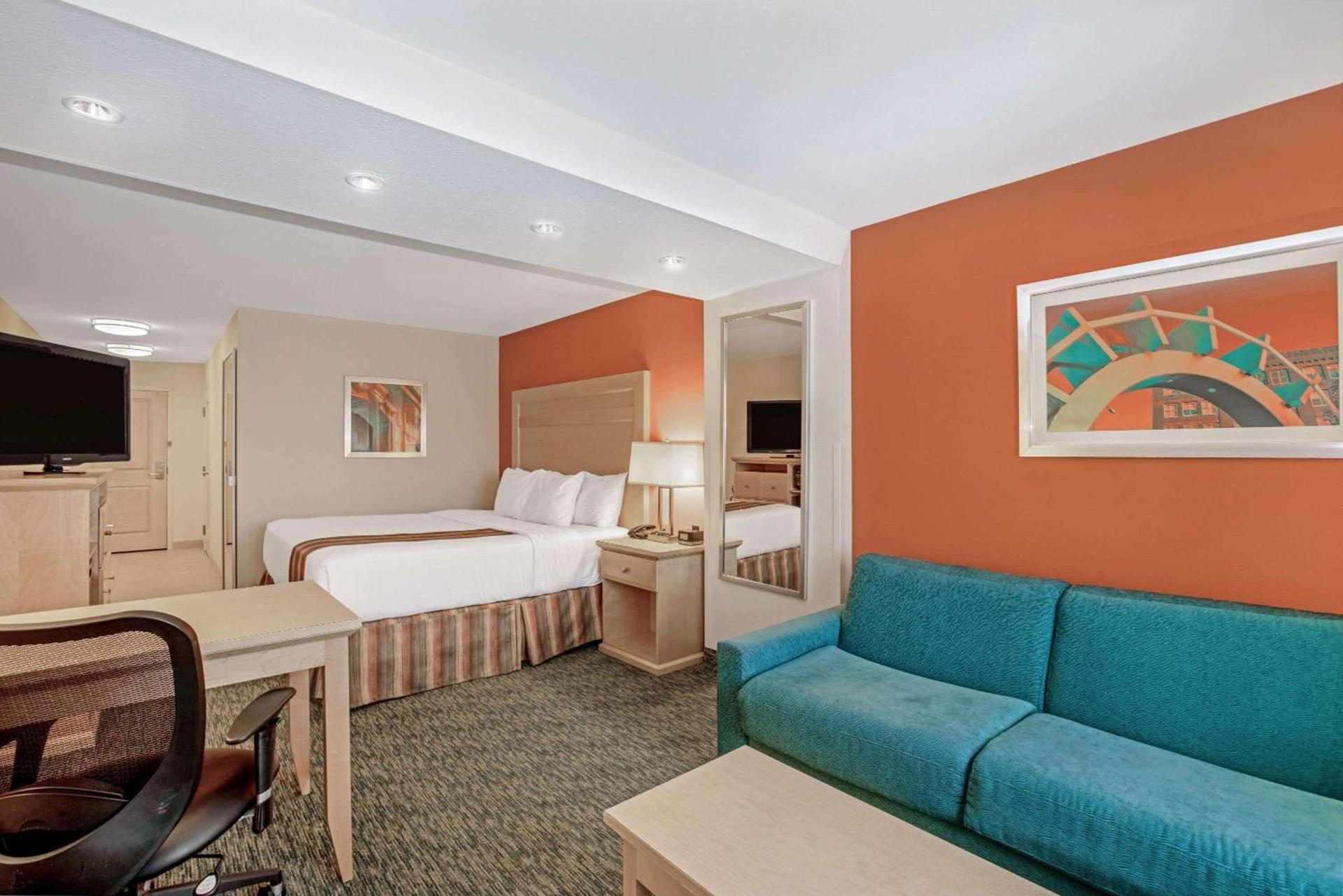 La Quinta by Wyndham Grand Forks photo 29