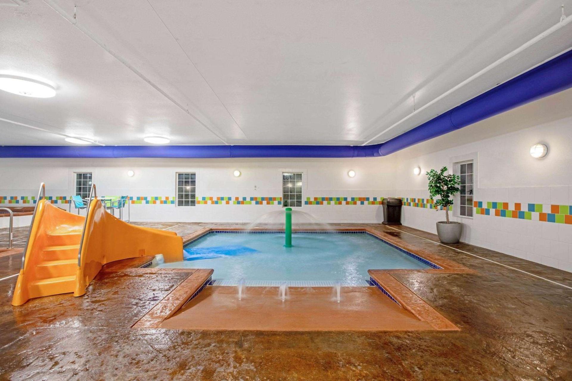 La Quinta by Wyndham Grand Forks photo 21