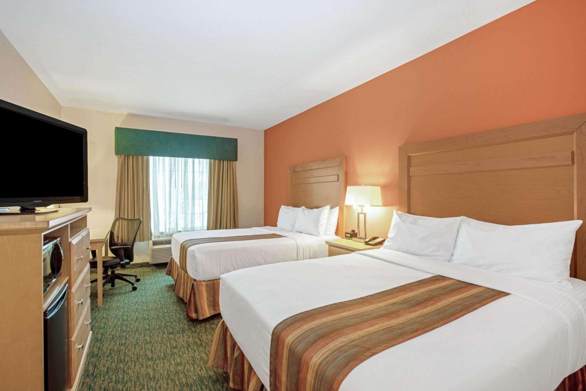 La Quinta by Wyndham Grand Forks photo 22