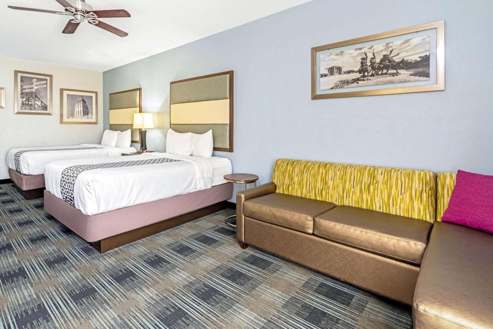 La Quinta by Wyndham Guthrie photo 8