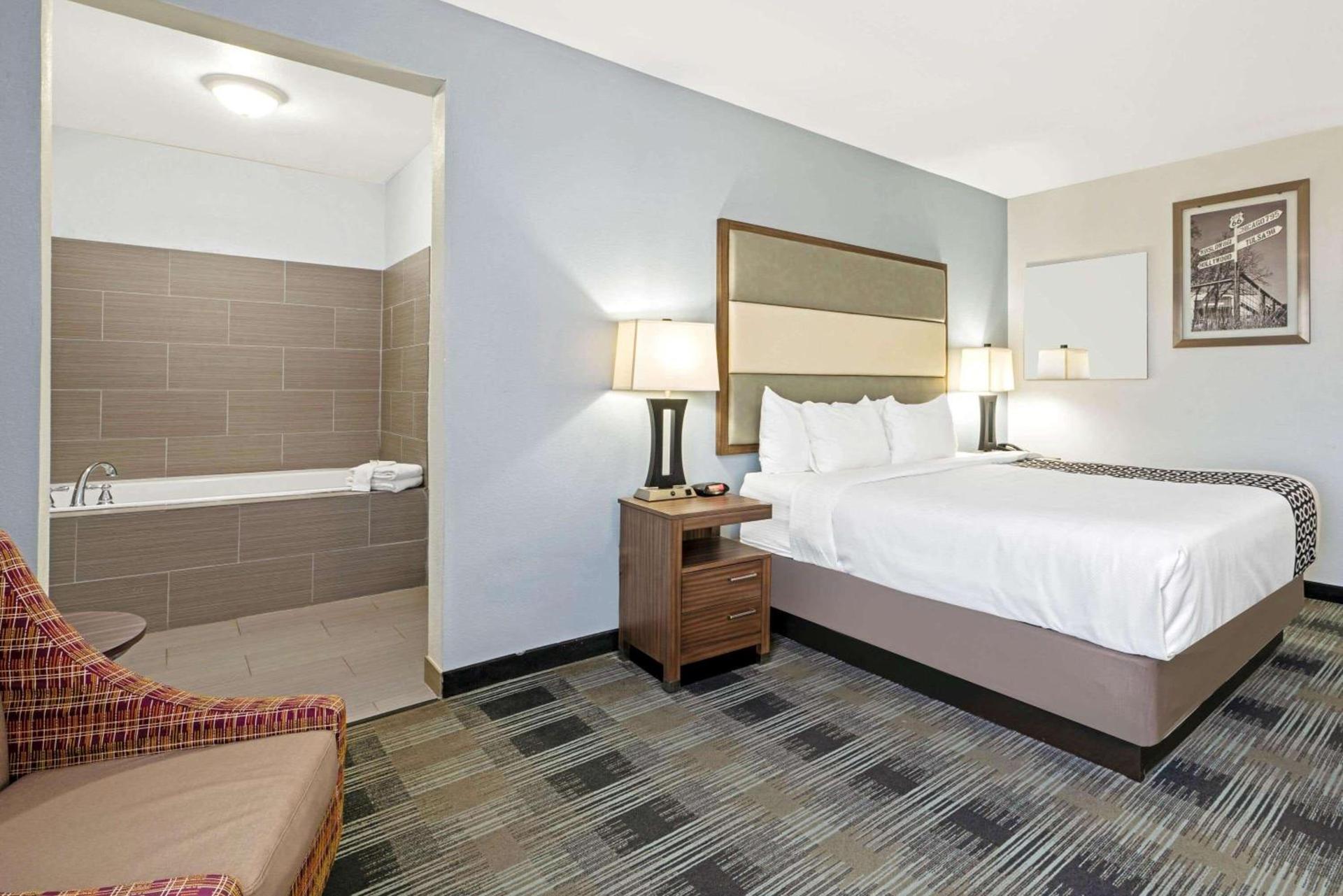 La Quinta by Wyndham Guthrie photo 14