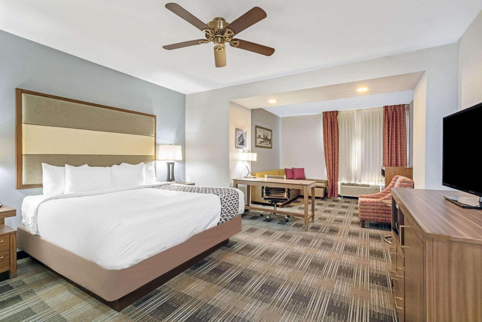 La Quinta by Wyndham Guthrie photo 24