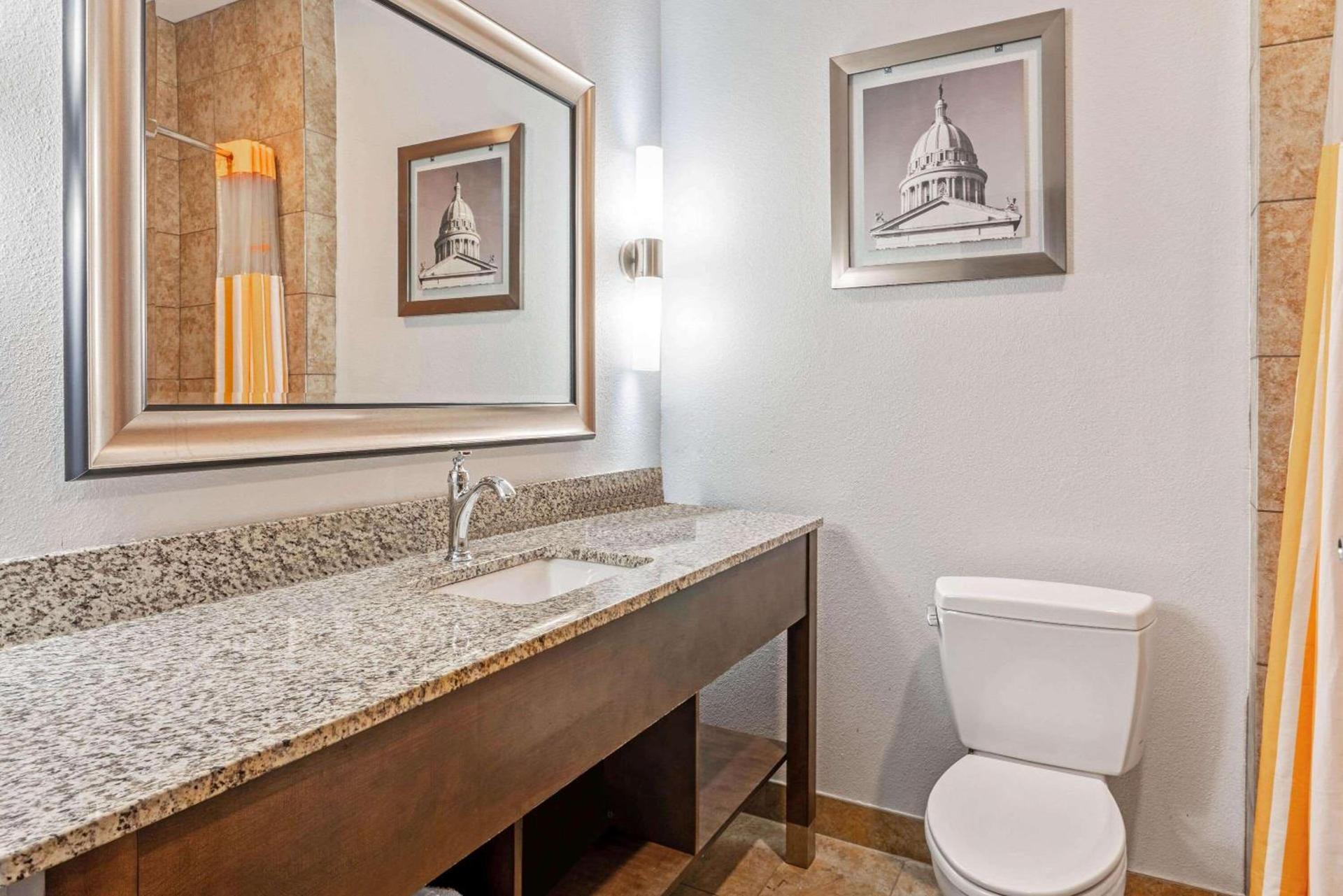 La Quinta by Wyndham Guthrie photo 25