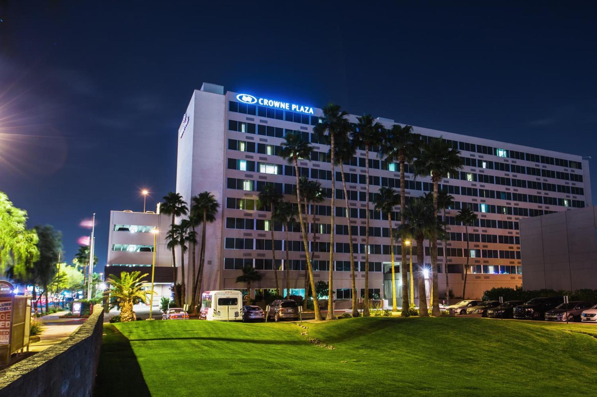 Crowne Plaza Phoenix Airport - PHX by IHG photo 4