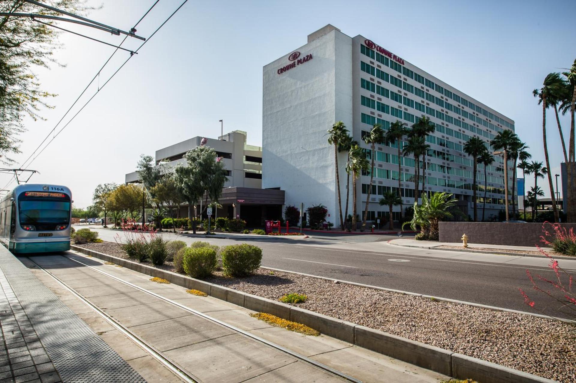 Crowne Plaza Phoenix Airport - PHX by IHG photo 2