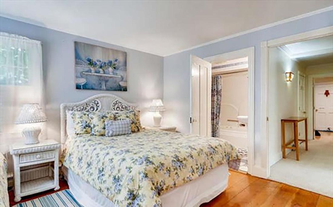 West Tisbury Inn photo 8
