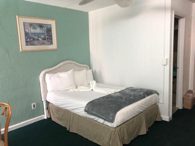 Gold Crest Motel photo 25