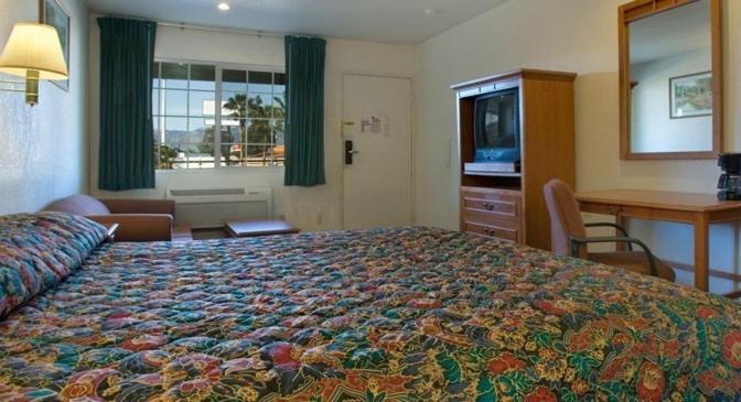 Orange Show Inn photo 8