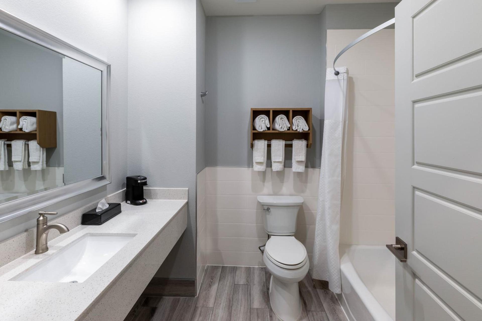 Days Inn & Suites by Wyndham Downtown/University of Houston photo 36