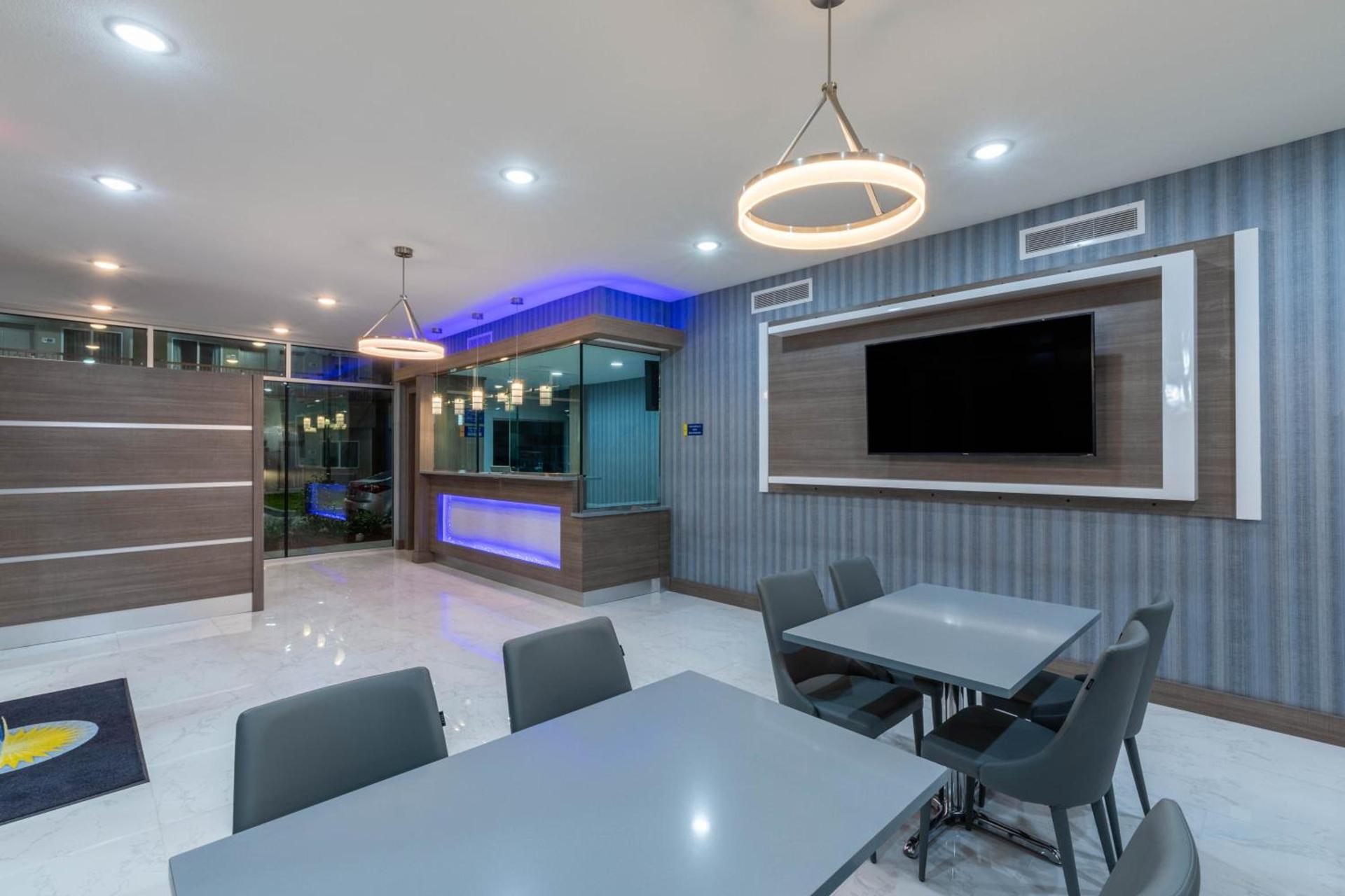 Days Inn & Suites by Wyndham Downtown/University of Houston photo 38