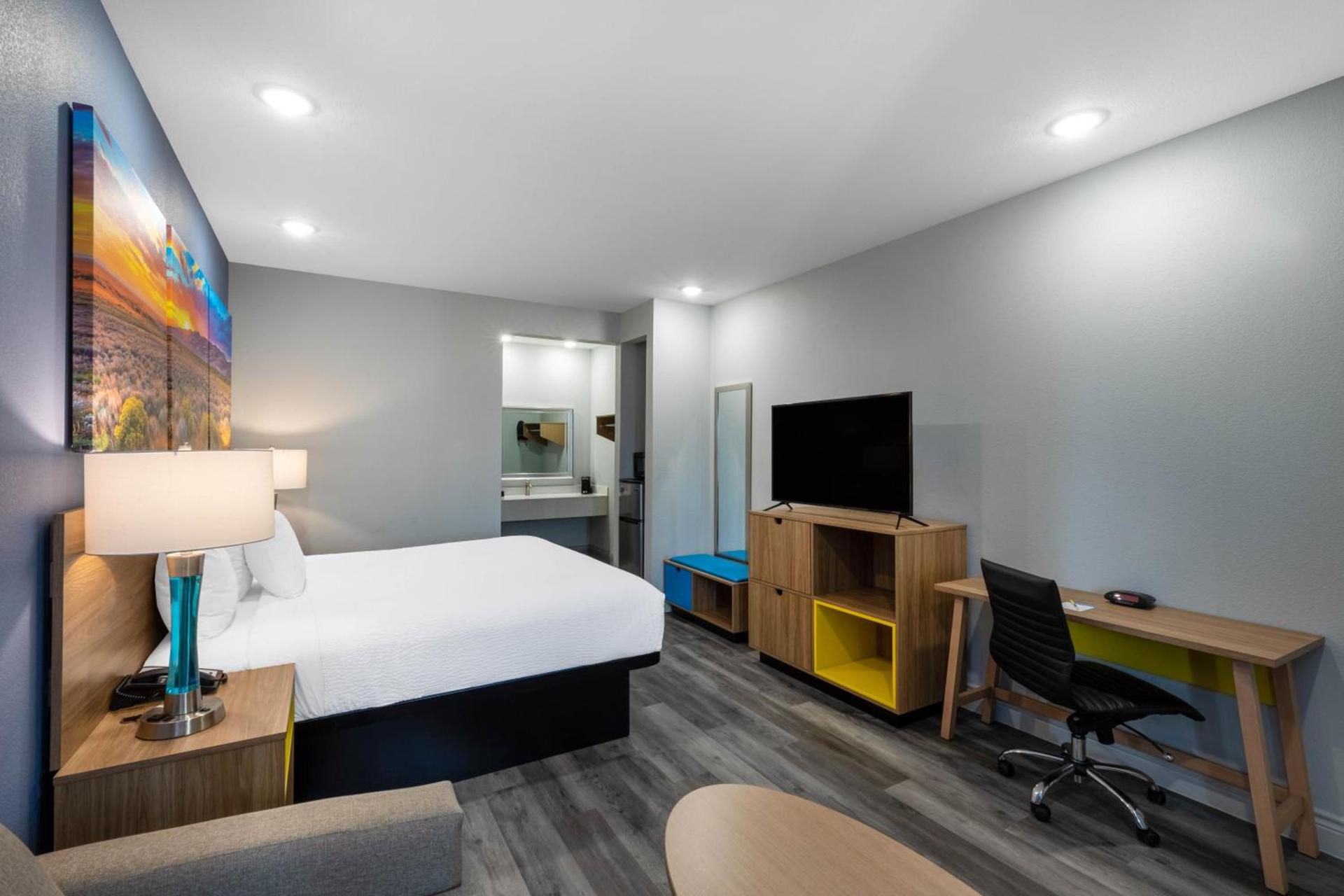 Days Inn & Suites by Wyndham Downtown/University of Houston photo 40