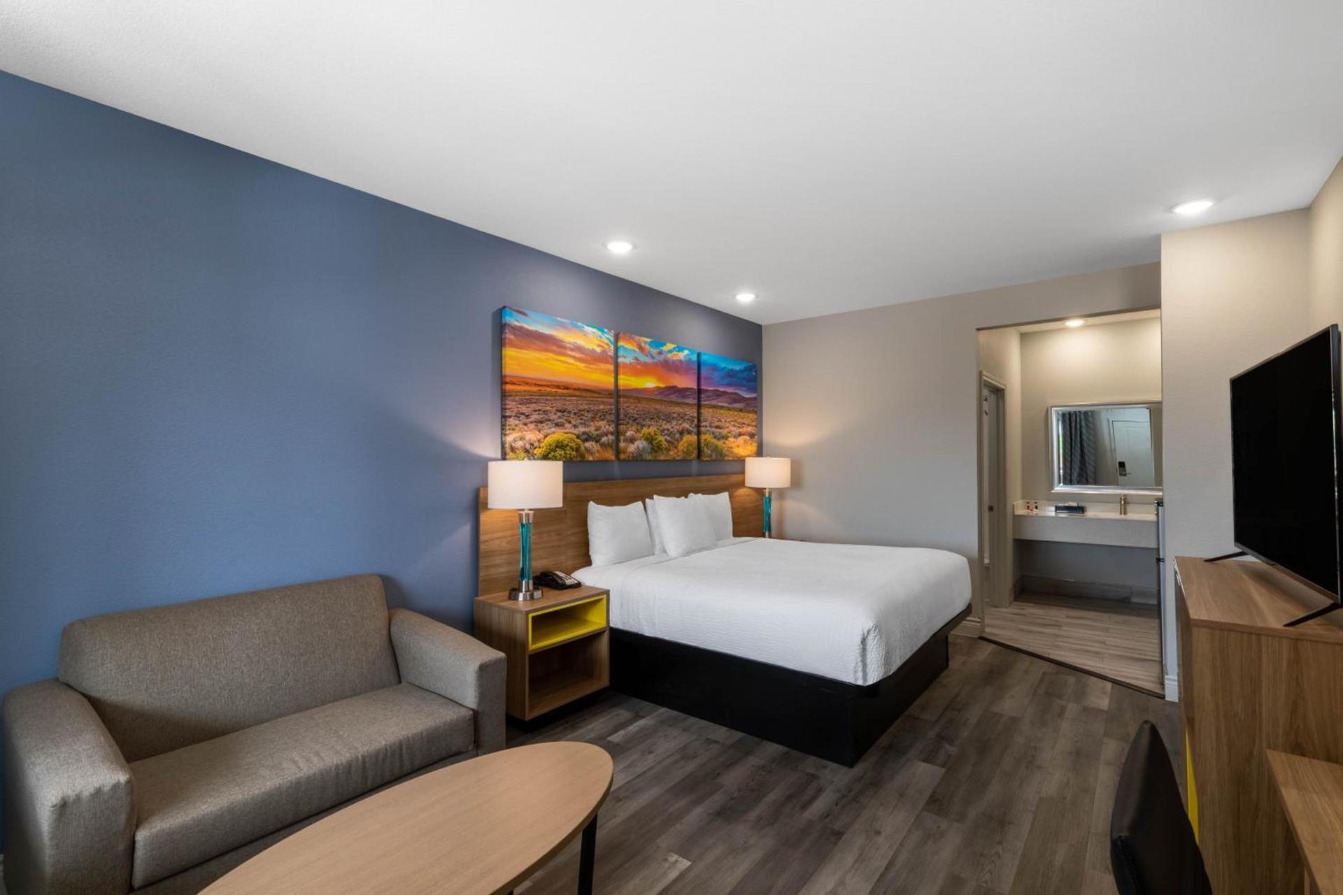 Days Inn & Suites by Wyndham Downtown/University of Houston photo 33