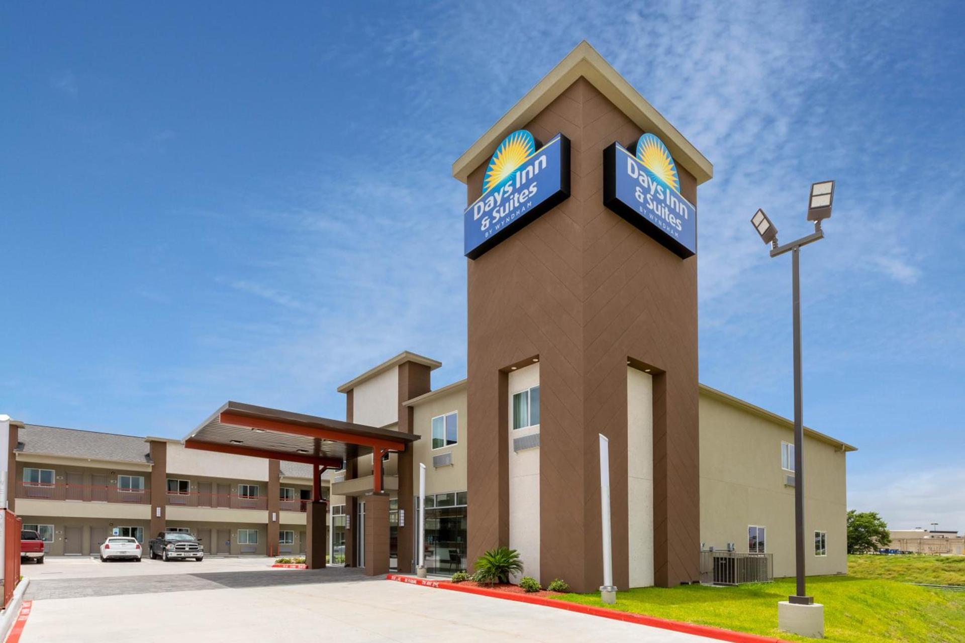 Days Inn & Suites by Wyndham Downtown/University of Houston photo 31