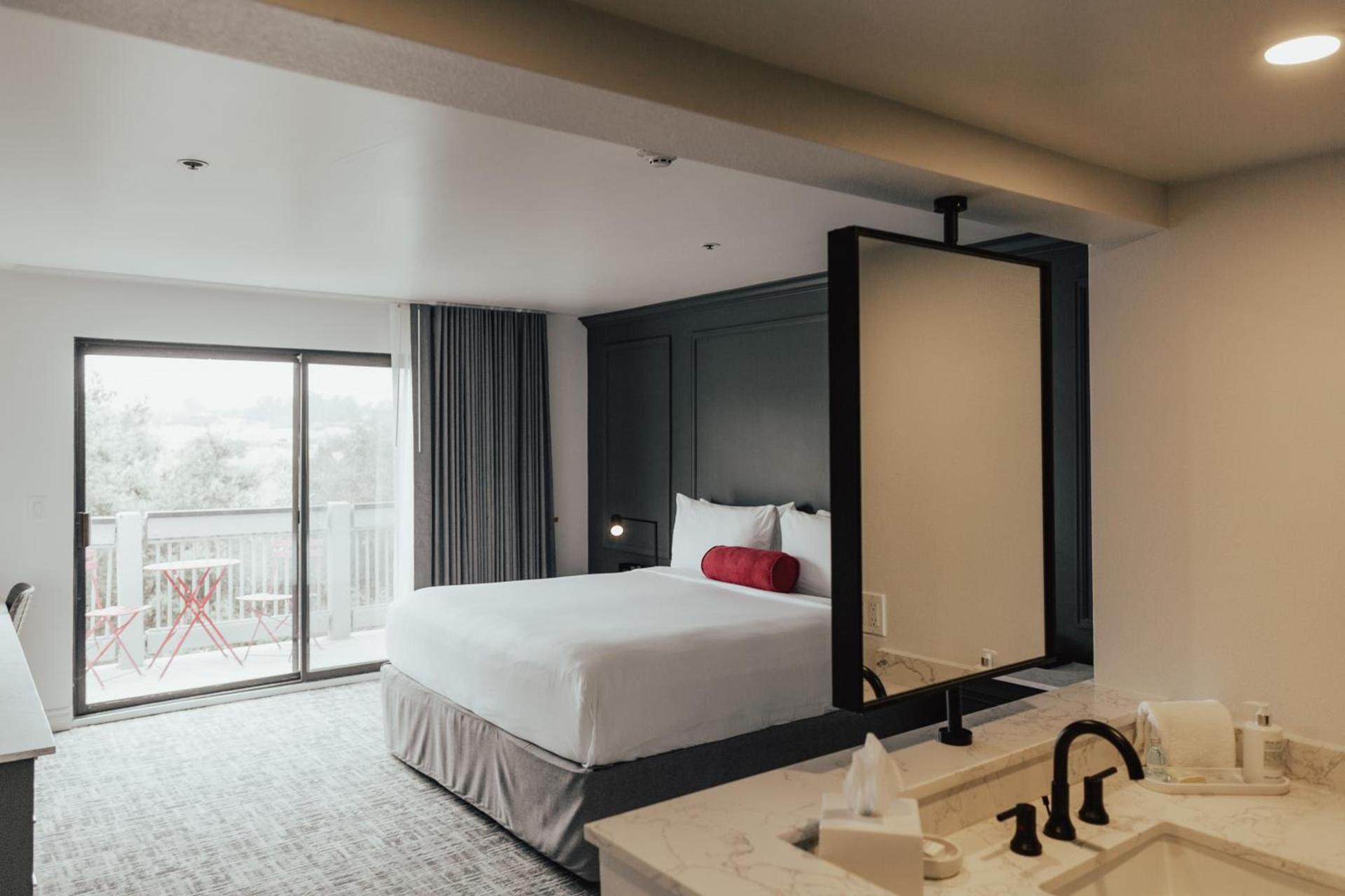 Vinland Hotel and Lounge photo 43