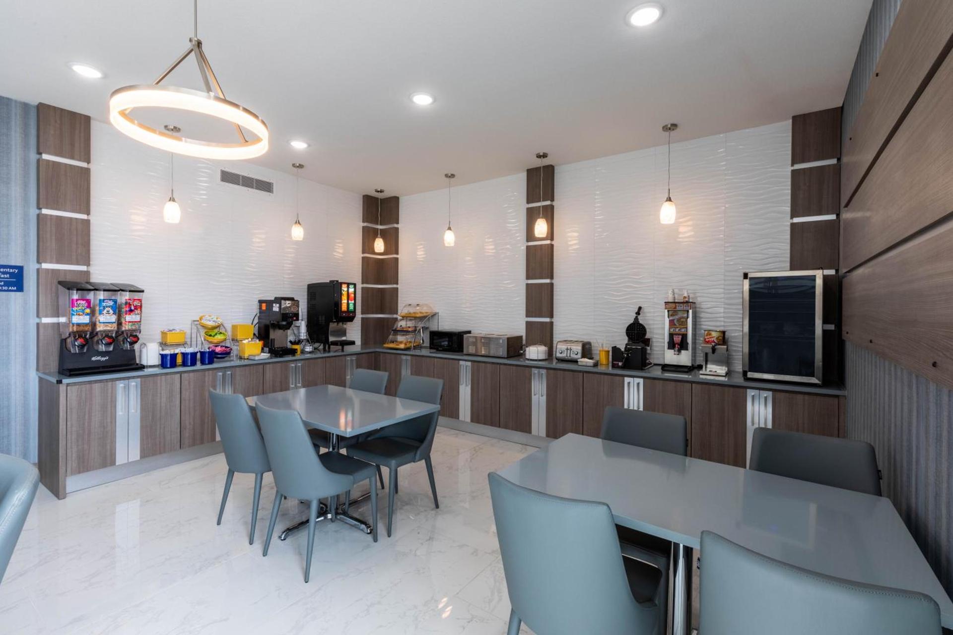 Days Inn & Suites by Wyndham Downtown/University of Houston photo 34