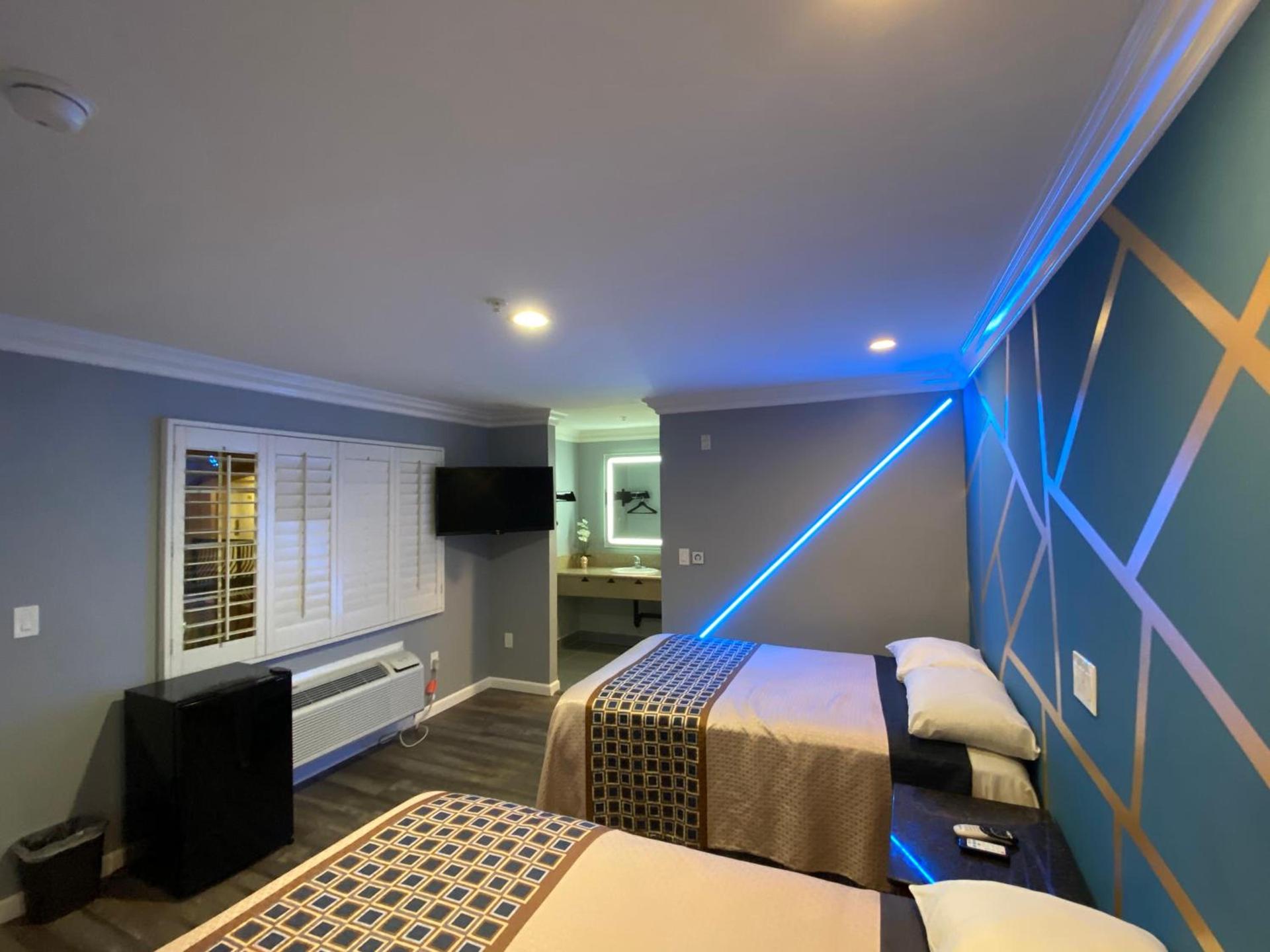 ERTH INN by AGA Maywood photo 8