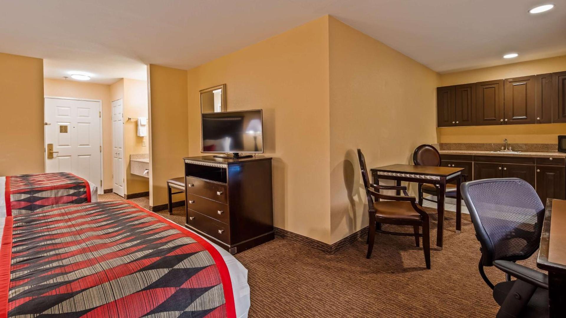 Best Western Plus Bessemer photo 13