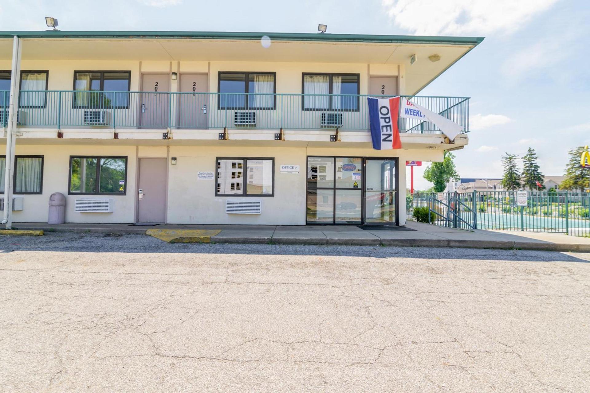 OYO Hotel South Bend - Campus photo 1