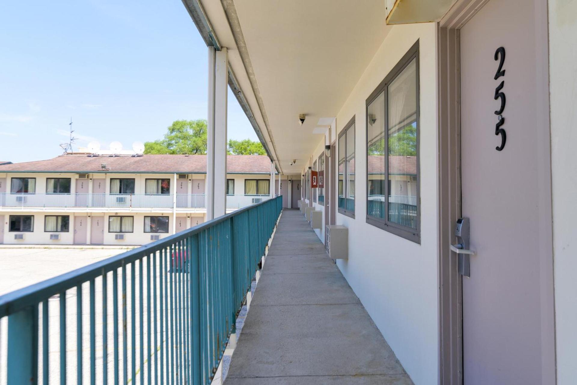 OYO Hotel South Bend - Campus photo 31